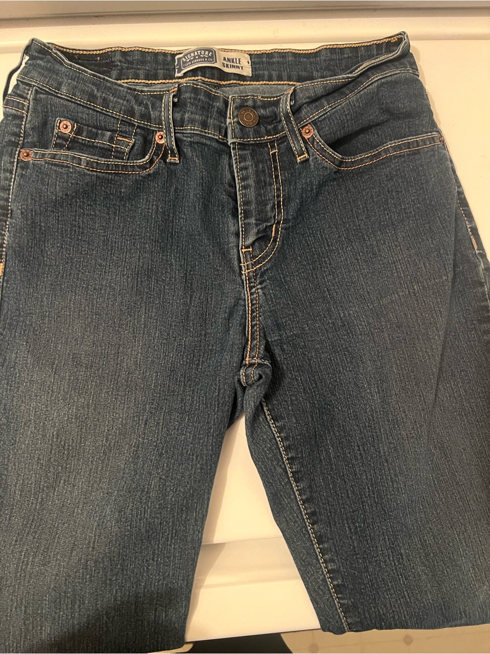 Signature by Levi Strauss Women's Medium Blue Ankle Crop Jeans